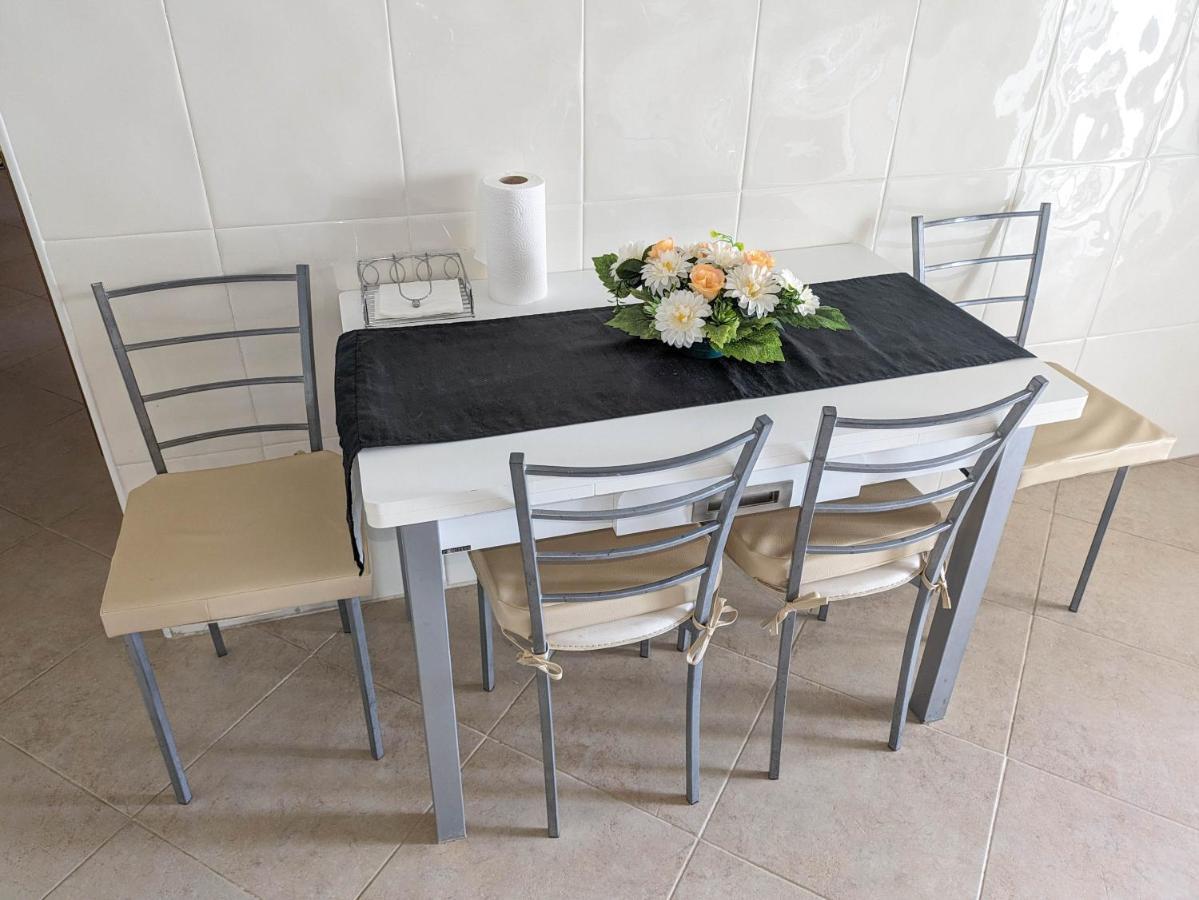 Two Bedroom Apartment - 110M2, Ac, Terrace, Wi-Fi Lagos Eksteriør bilde
