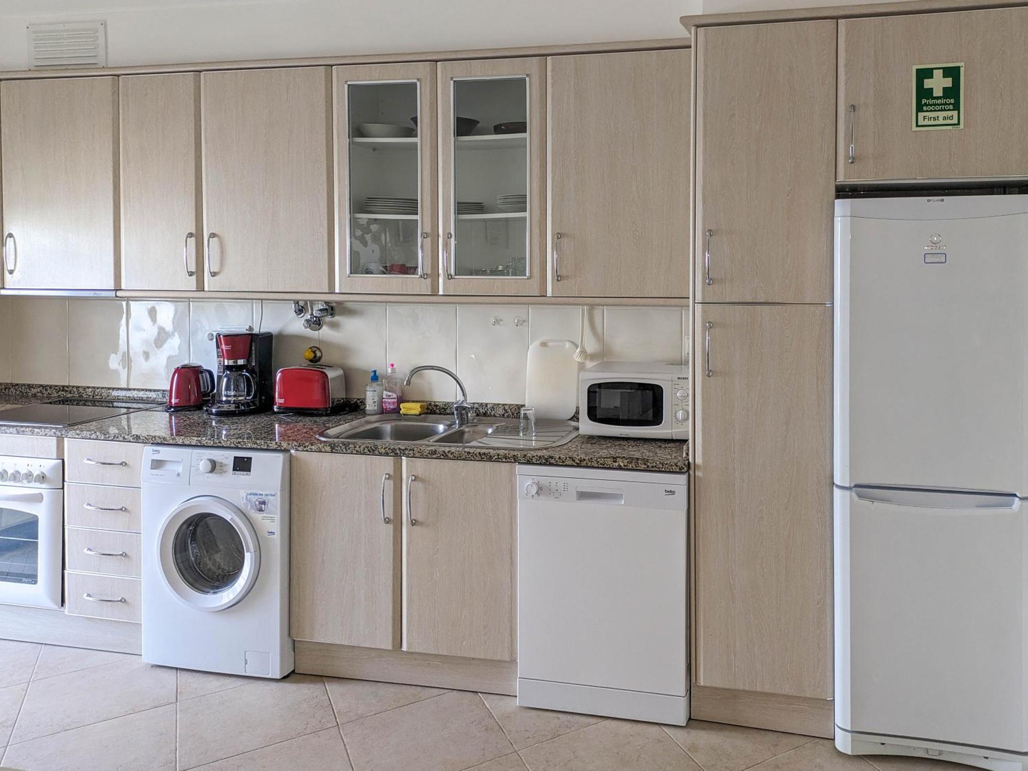 Two Bedroom Apartment - 110M2, Ac, Terrace, Wi-Fi Lagos Eksteriør bilde