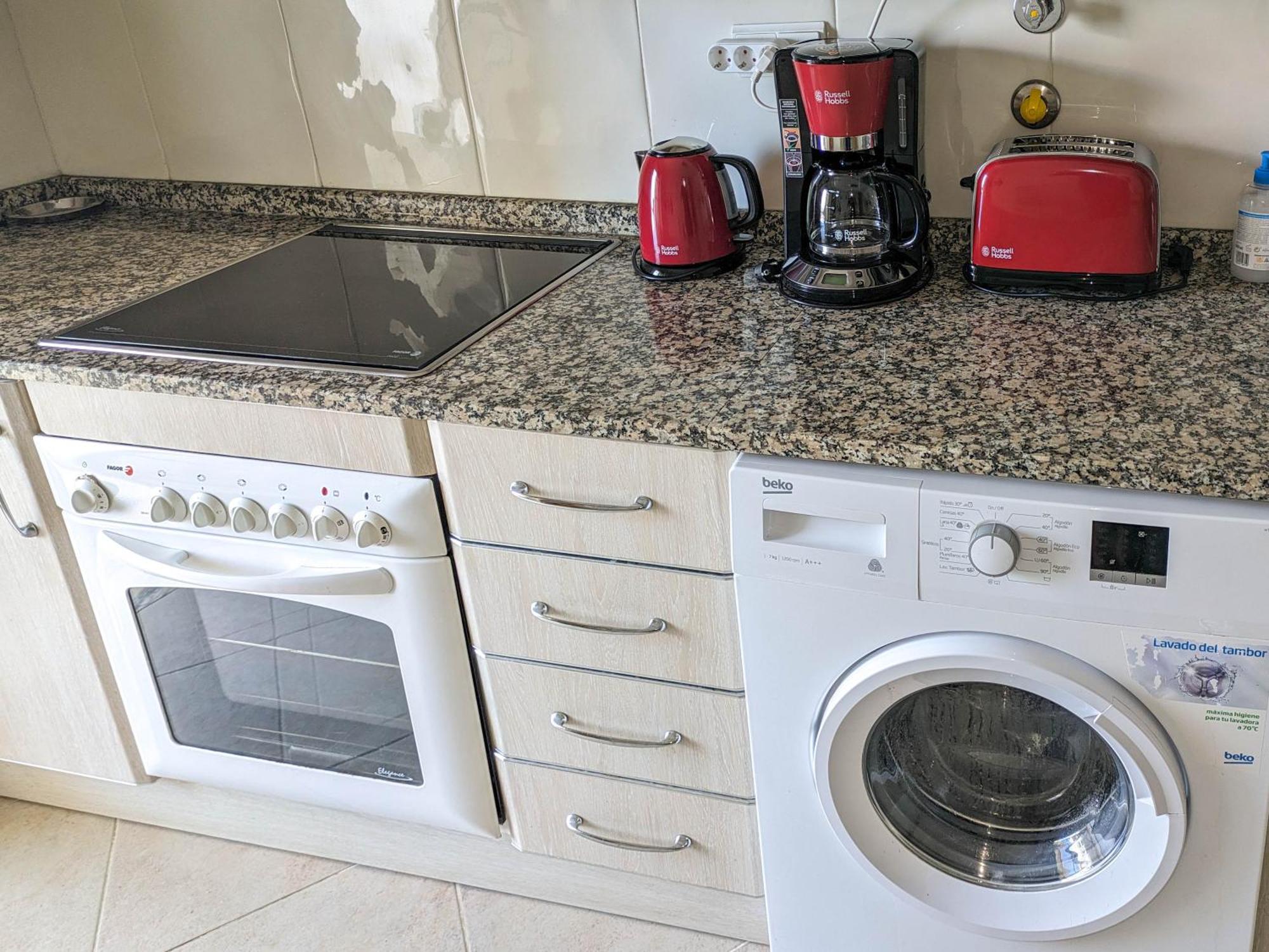 Two Bedroom Apartment - 110M2, Ac, Terrace, Wi-Fi Lagos Eksteriør bilde
