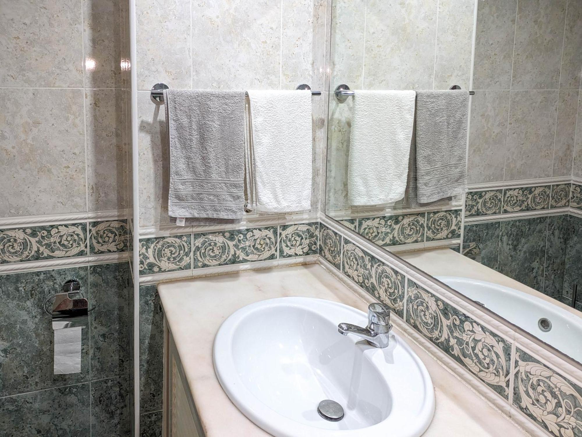 Two Bedroom Apartment - 110M2, Ac, Terrace, Wi-Fi Lagos Eksteriør bilde