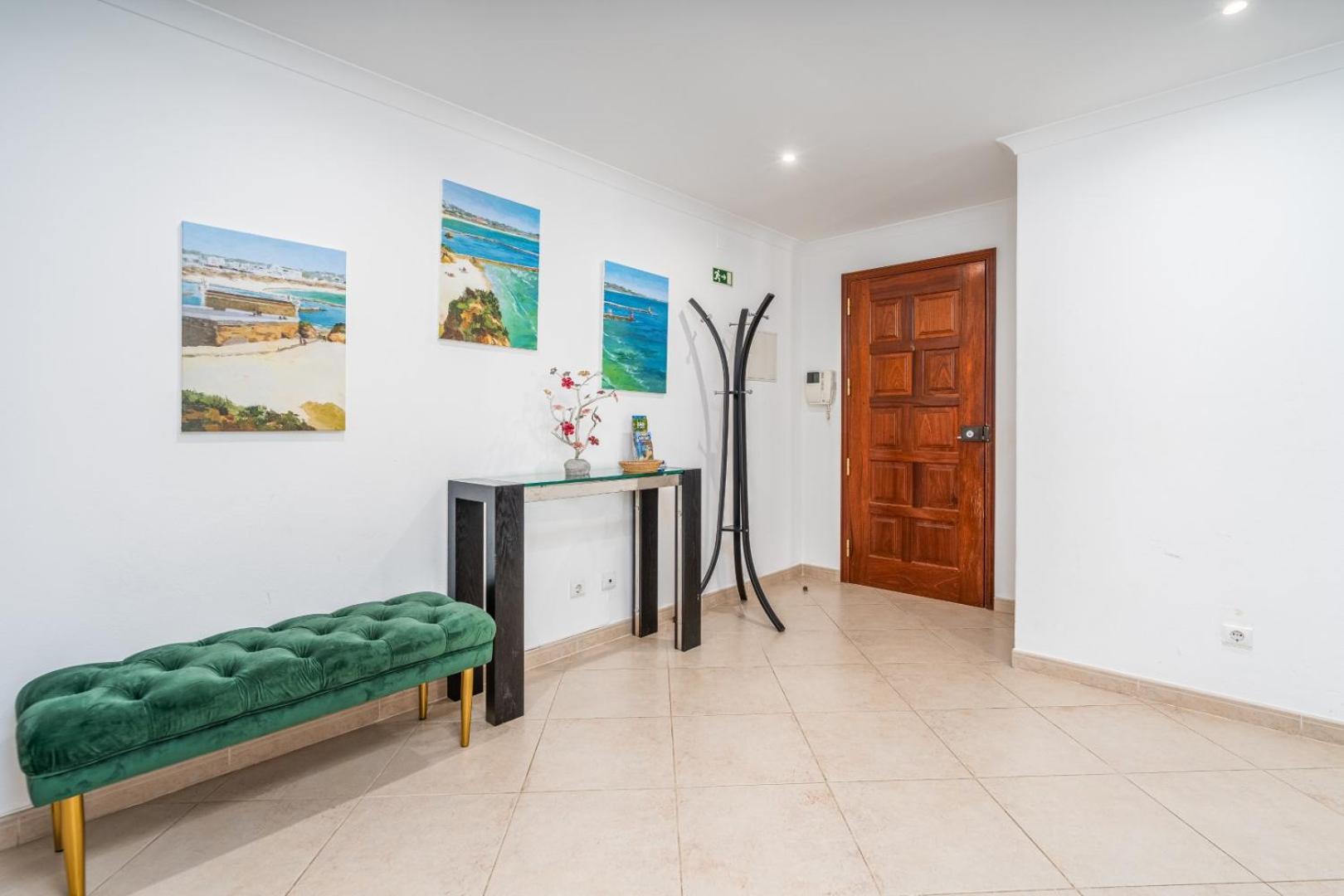 Two Bedroom Apartment - 110M2, Ac, Terrace, Wi-Fi Lagos Eksteriør bilde