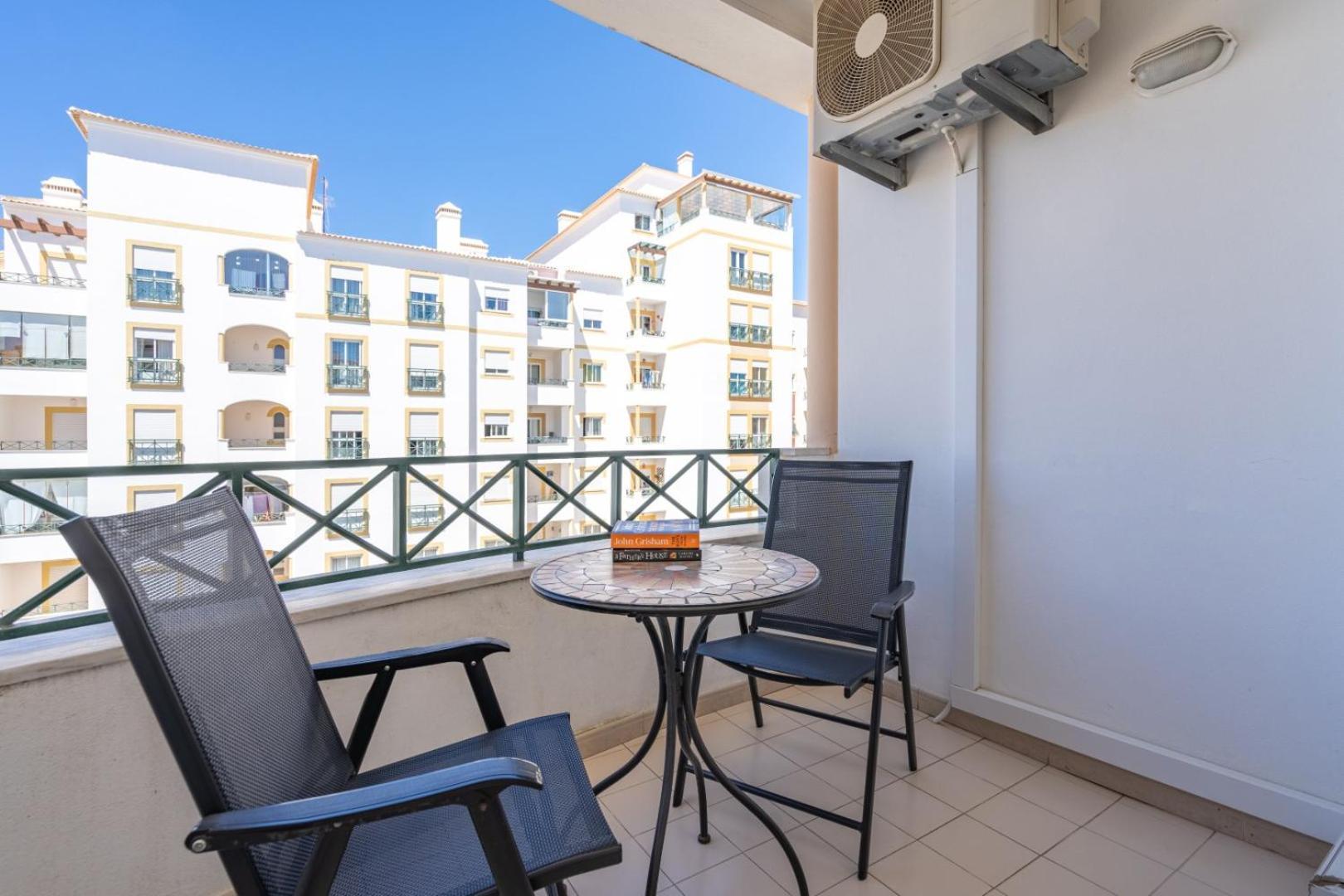 Two Bedroom Apartment - 110M2, Ac, Terrace, Wi-Fi Lagos Eksteriør bilde