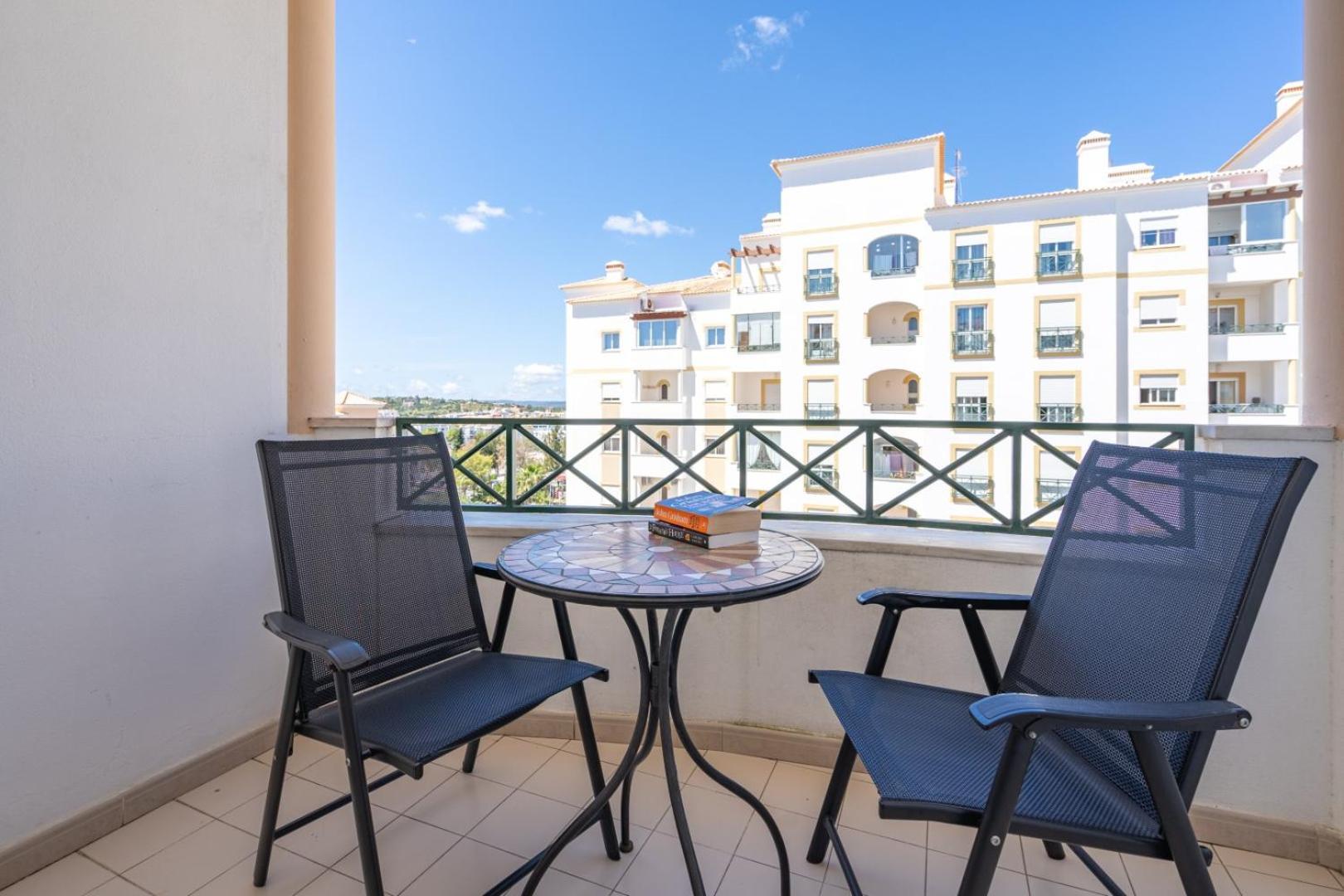 Two Bedroom Apartment - 110M2, Ac, Terrace, Wi-Fi Lagos Eksteriør bilde