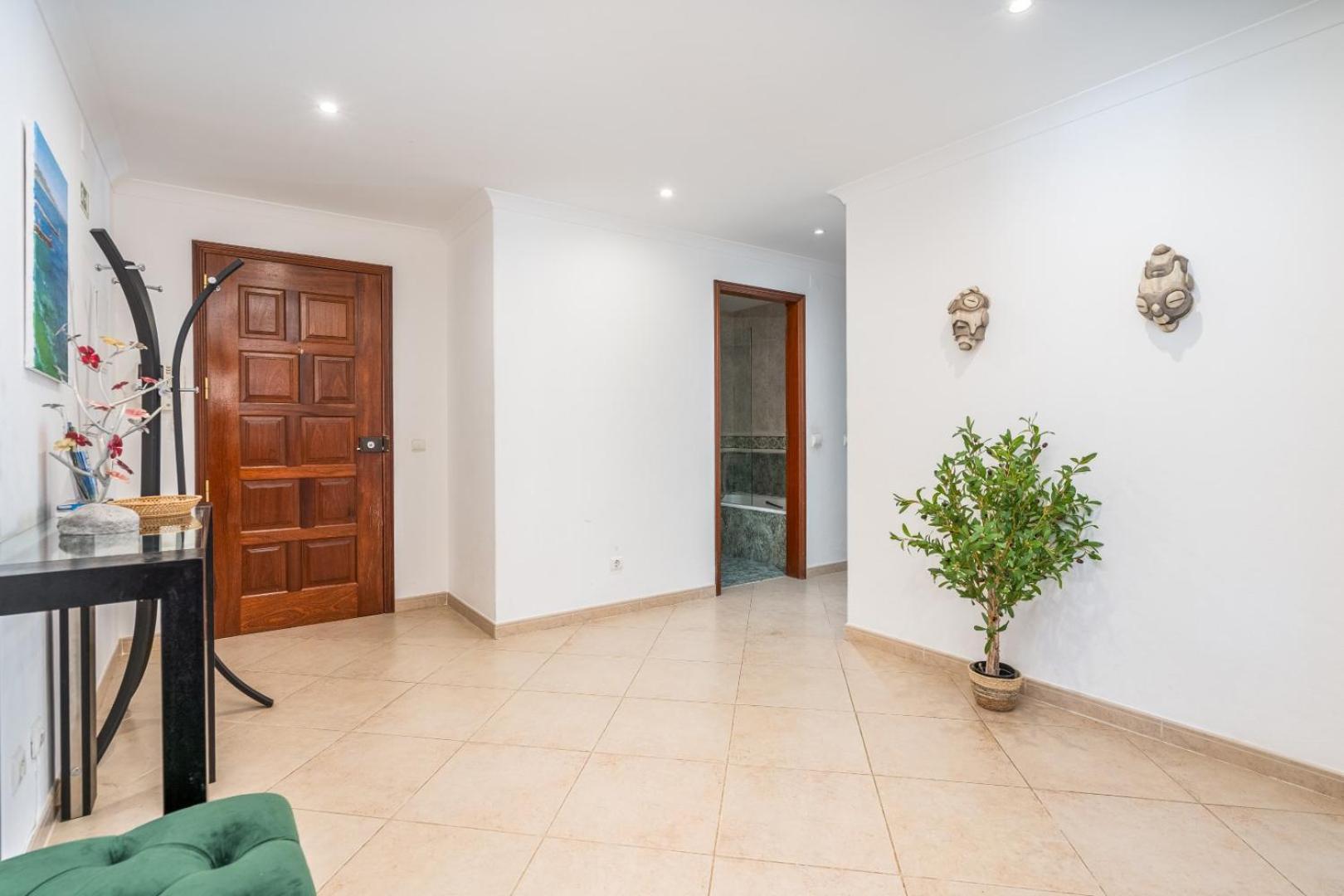 Two Bedroom Apartment - 110M2, Ac, Terrace, Wi-Fi Lagos Eksteriør bilde