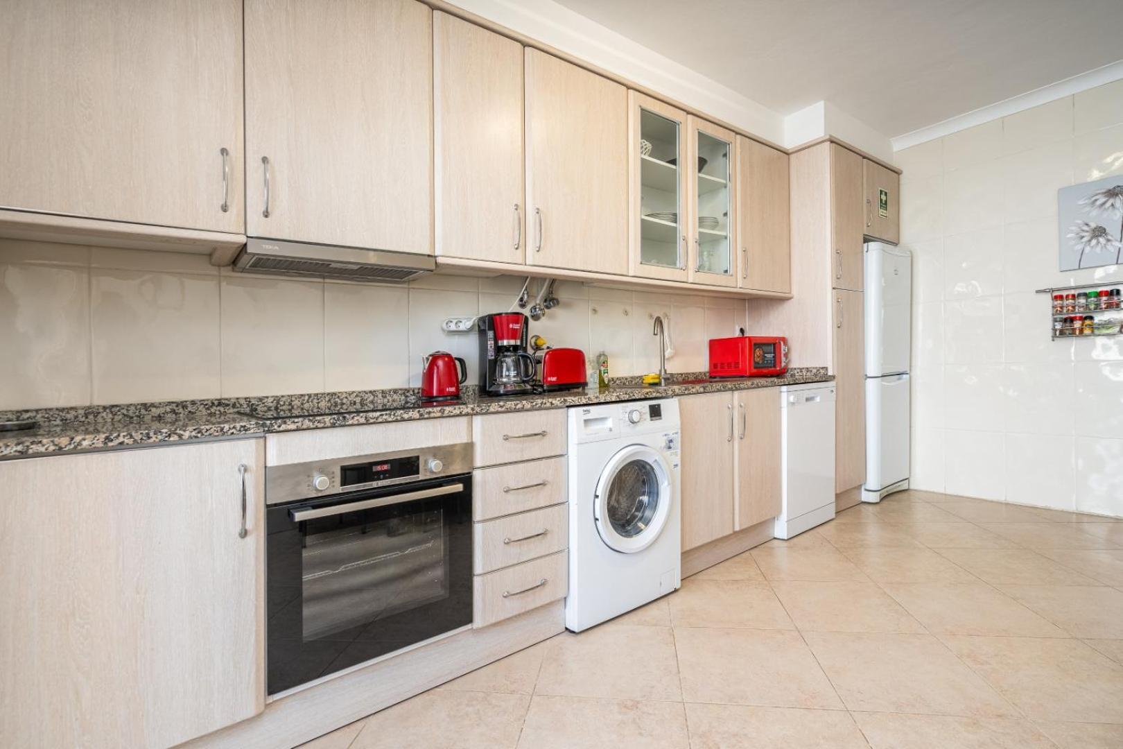 Two Bedroom Apartment - 110M2, Ac, Terrace, Wi-Fi Lagos Eksteriør bilde