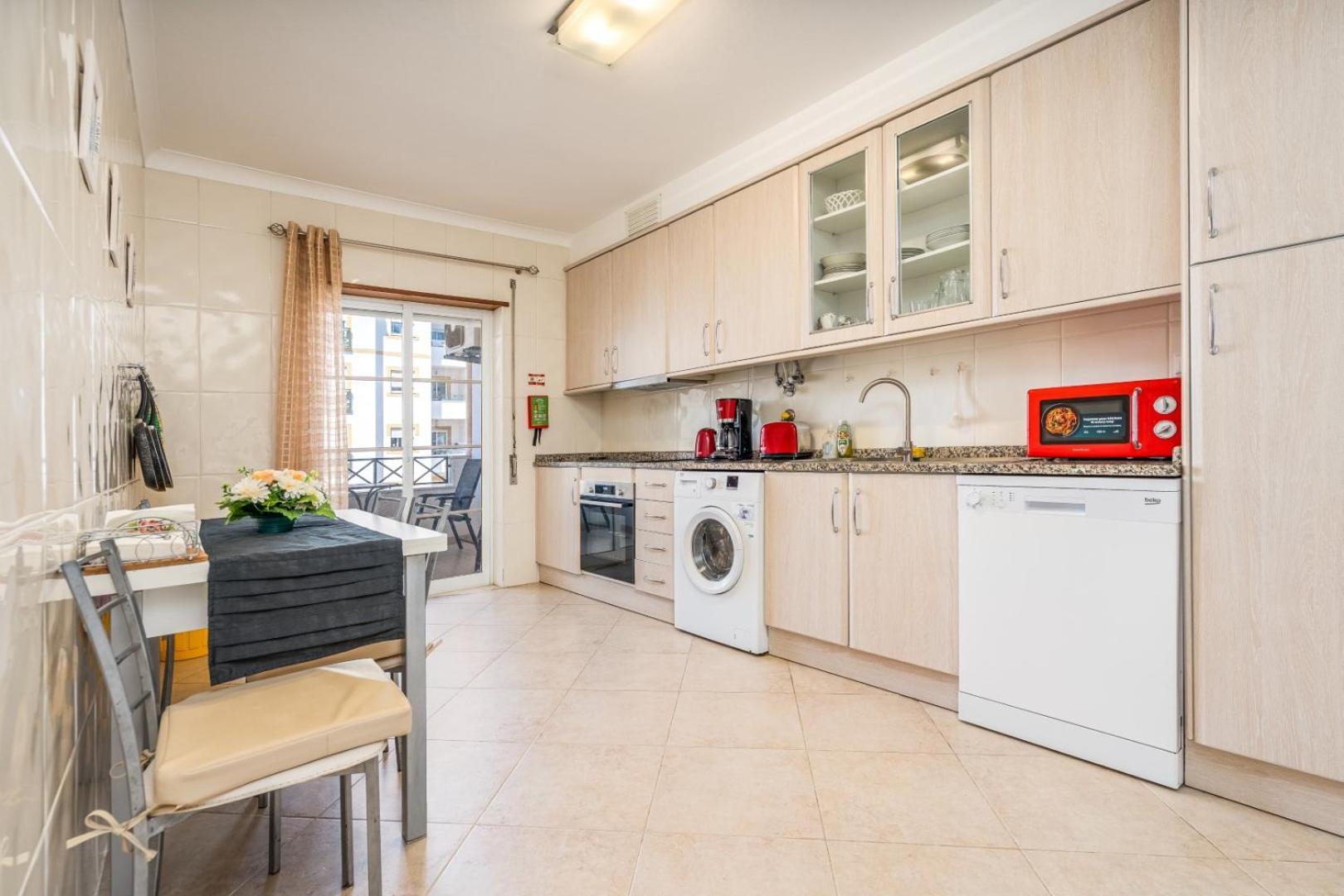 Two Bedroom Apartment - 110M2, Ac, Terrace, Wi-Fi Lagos Eksteriør bilde